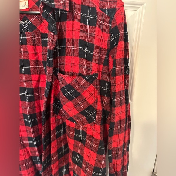 Aritzia TNA Women’s Red Plaid Flannel Button Down Boyfriend Shirt Size Small - Picture 3 of 6